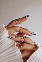 Load image into Gallery viewer, Squiggle Rings